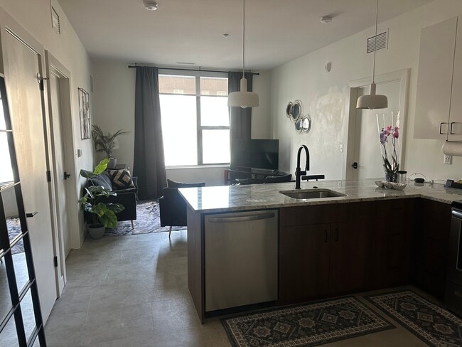 1400 Chrysler Dr, Unit 307