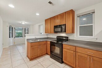 1740 N Sydenham St, Unit B in Philadelphia, PA - Foto de edificio - Building Photo