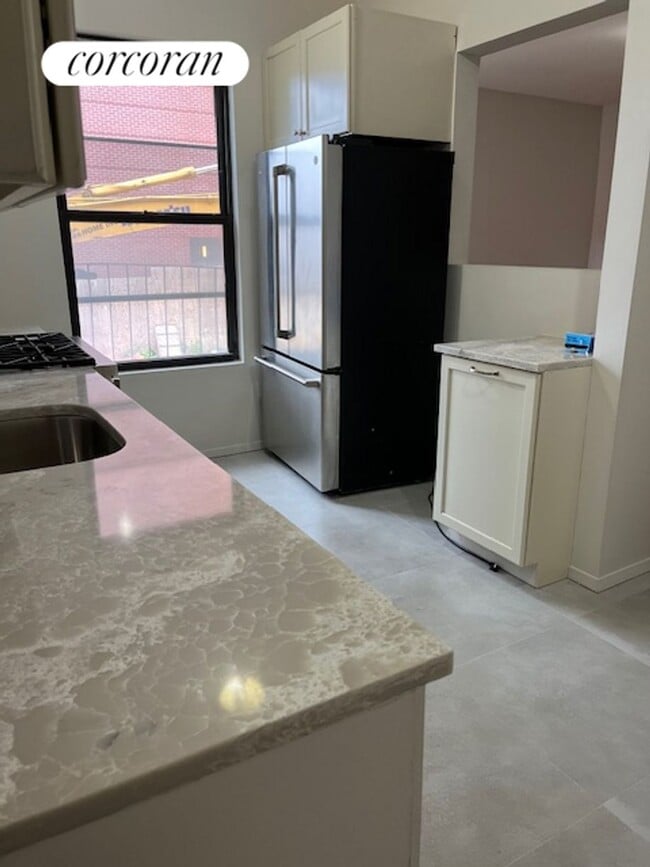 821 Maple St in Brooklyn, NY - Building Photo - Building Photo
