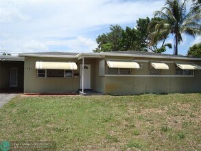 1761 NW 184th St in Miami Gardens, FL - Building Photo - Building Photo