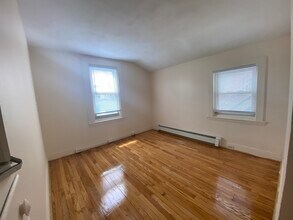 2 Hammond Ct in Quincy, MA - Building Photo - Building Photo