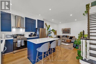 325 Hinchey Ave in Ottawa, ON - Building Photo - Building Photo