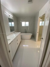 10264 NW 52nd Ter in Doral, FL - Building Photo - Building Photo