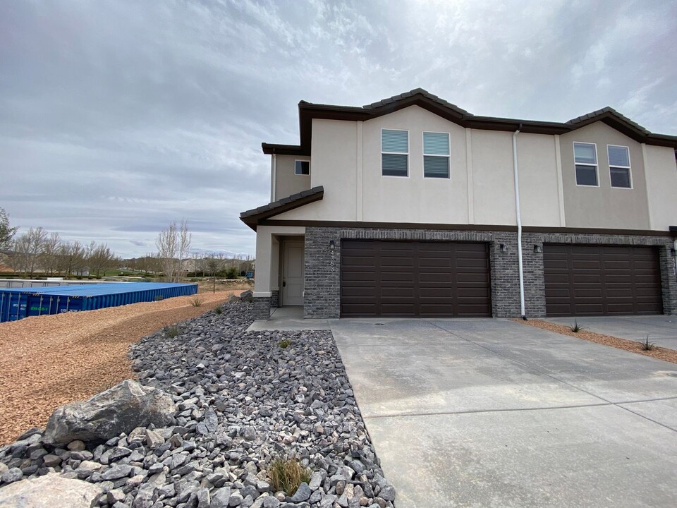 4363 W 1200 S in Hurricane, UT - Building Photo