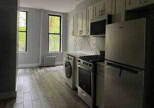 321 E 115th St in New York, NY - Building Photo - Building Photo
