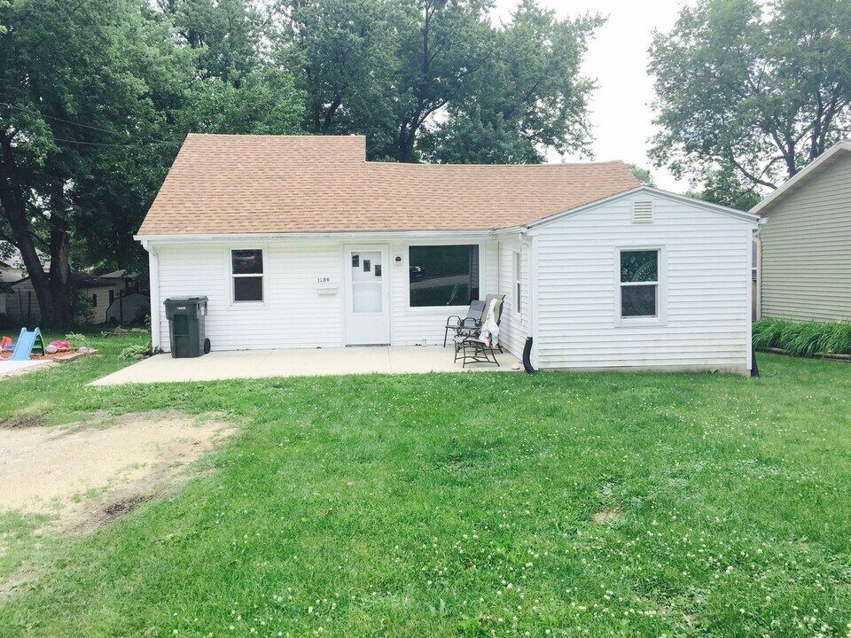 1209 Parker St in Cedar Falls, IA - Building Photo