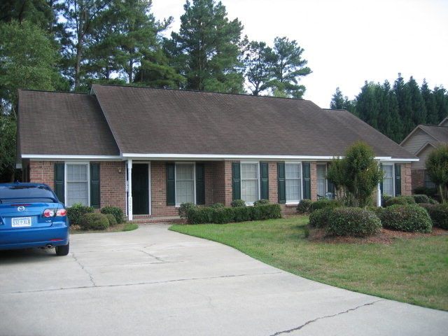 2004 Tudor St in Sumter, SC - Foto de edificio