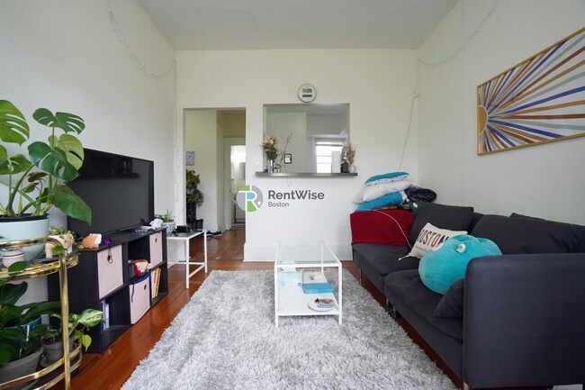75 Brighton Ave, Unit 3