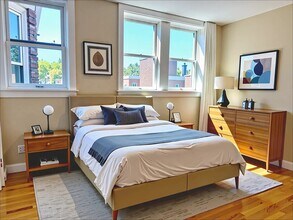 76 Egmont St, Unit 5 in Brookline, MA - Foto de edificio - Building Photo