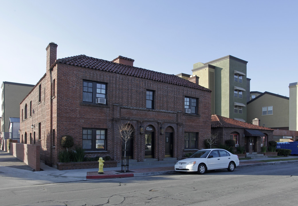 The Westwood Apartments in Fullerton, CA - Foto de edificio