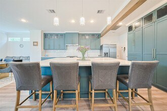 1413 Whispering Pines Dr in Houston, TX - Building Photo - Building Photo