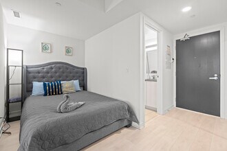 501 Yonge St, Unit SI ID1345834P in Toronto, ON - Building Photo - Building Photo