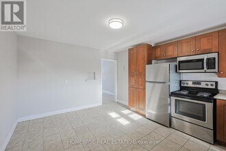 61 Aberdeen St in Oshawa, ON - Building Photo - Building Photo