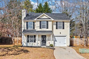 1411 Swaying Branch Ln in Clover, SC - Building Photo