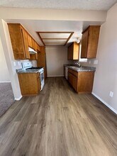 6984 Emerson Ave in Yucca Valley, CA - Foto de edificio - Building Photo