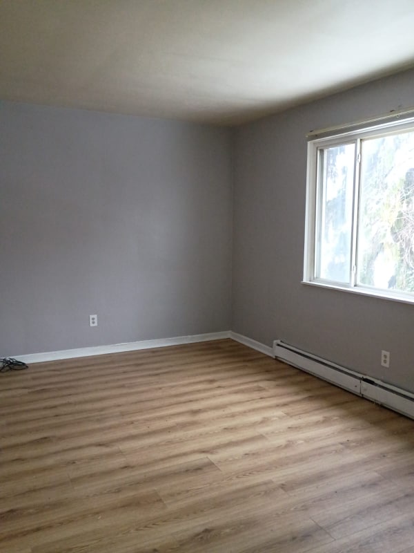 13945 Superior Rd, Unit 106 in East Cleveland, OH - Foto de edificio - Building Photo