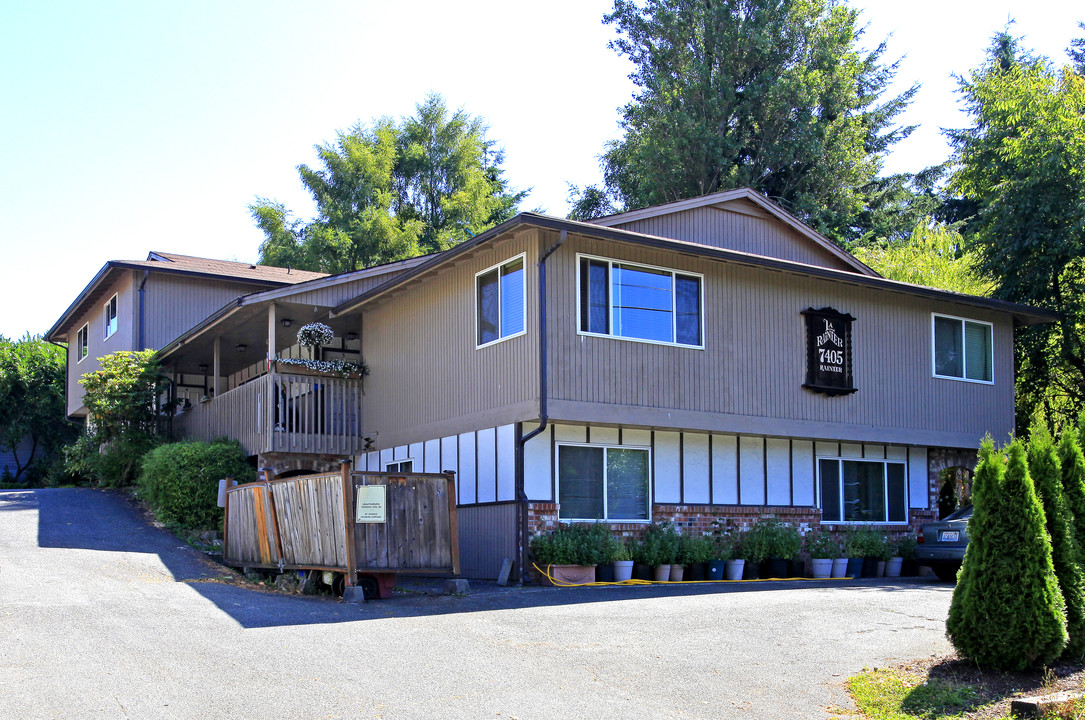 La Rainier Apartments in Everett, WA - Building Photo