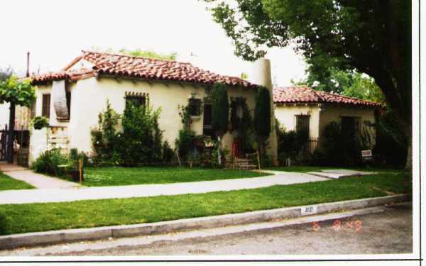 Alhambra Cottages in Los Angeles, CA - Foto de edificio