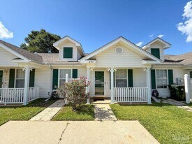 2511 Trailwood Dr in Cantonment, FL - Building Photo