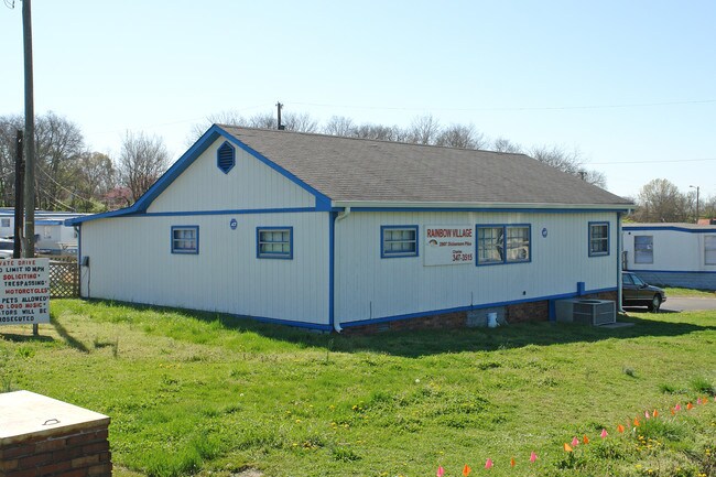 Rainbow Village Mobile Home Park in Nashville, TN - Foto de edificio - Building Photo