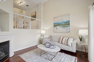 3240 Maguire Way, Unit 108 in Dublin, CA - Building Photo - Building Photo