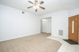 8562 Laurel Trails Dr in Houston, TX - Building Photo - Building Photo