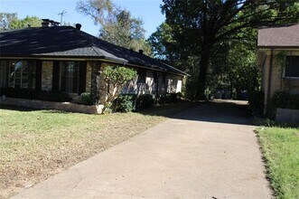 2730 King Cole Dr in Dallas, TX - Foto de edificio - Building Photo