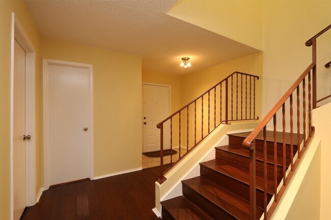 6430 Kentwick Dr in Houston, TX - Building Photo - Building Photo