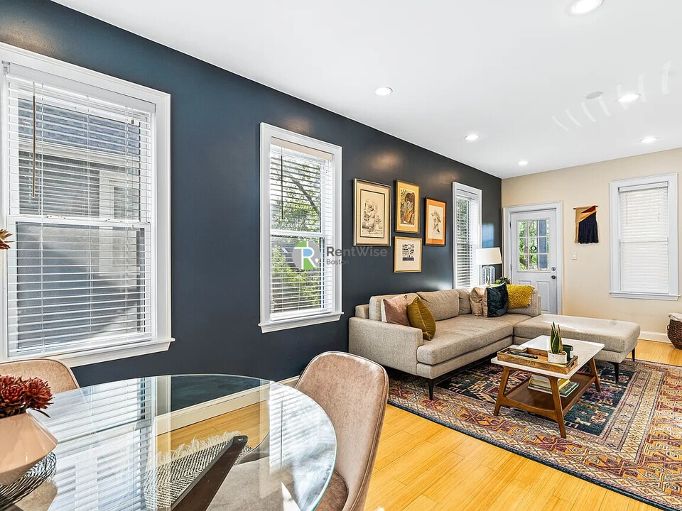 72 Dix St in Boston, MA - Building Photo