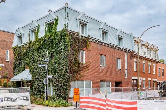4235 Saint-Antoine Rue O