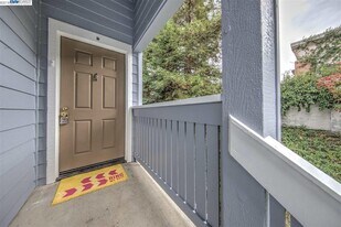 7114 Cross Creek Cir in Dublin, CA - Building Photo