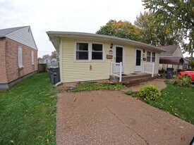 224 4th St E, Unit 226 in Milan, IL - Building Photo