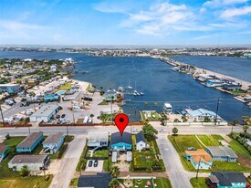 6203 Heards Ln in Galveston, TX - Building Photo