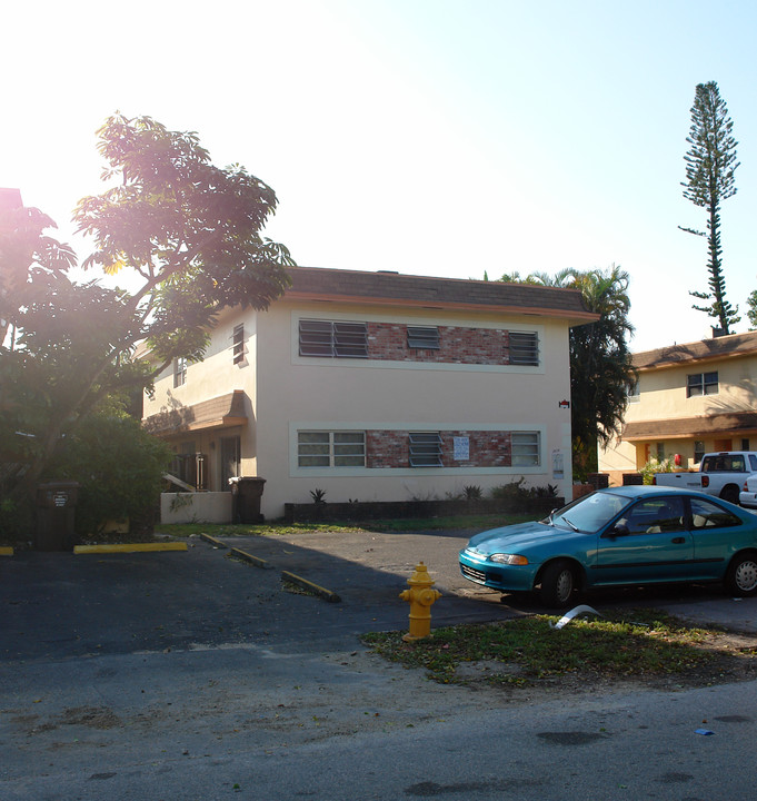 2424 SW 42nd Ave in Fort Lauderdale, FL - Building Photo