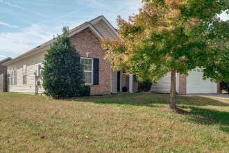 103 Blossom Ct in White House, TN - Foto de edificio - Building Photo
