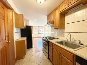 89 Myrtle St, Unit 2 in Boston, MA - Foto de edificio - Building Photo