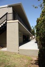 737 Eucalyptus Dr in El Segundo, CA - Building Photo - Building Photo