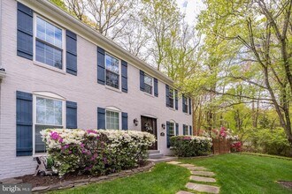 2235 Abbotsford Dr in Vienna, VA - Building Photo - Building Photo