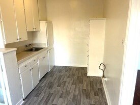 2329 Crenshaw Blvd, Unit 205 in Los Angeles, CA - Building Photo