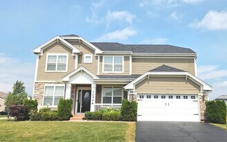 12546 Kinzie Ln in Huntley, IL - Building Photo