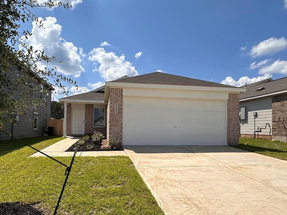 31457 Moore Rd in Magnolia, TX - Building Photo