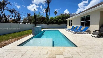 2402 SE Gillette Ave in Port St. Lucie, FL - Building Photo - Building Photo