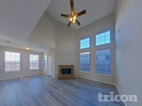 1135 Colbert Ln, Unit 8 in Duncanville, TX - Foto de edificio - Building Photo