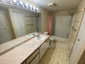 2025-2025 Baron Rd in Kelowna, BC - Building Photo - Building Photo