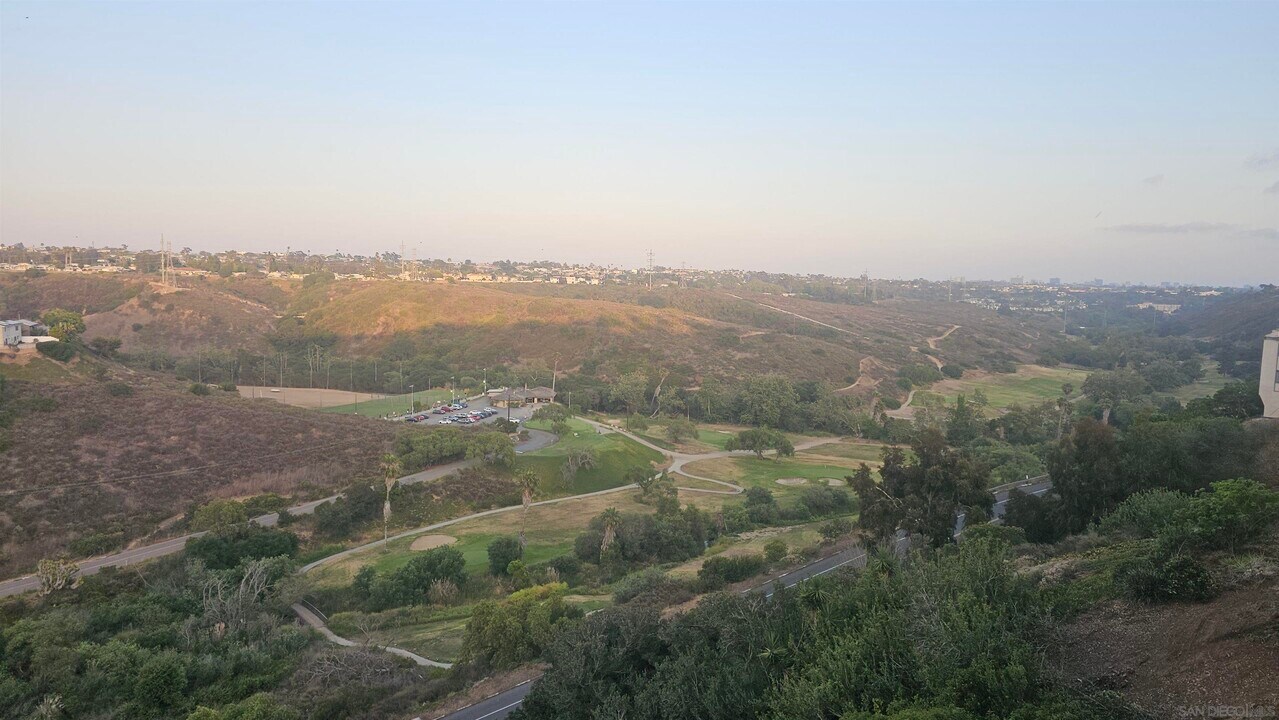 2939 Cowley Way in San Diego, CA - Building Photo