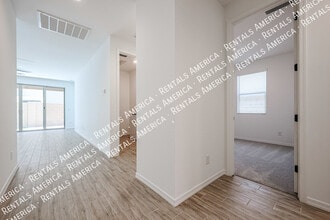 9429 E Spiral Ave in Mesa, AZ - Foto de edificio - Building Photo