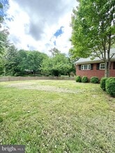 3066 Valley Ln in Falls Church, VA - Building Photo - Building Photo
