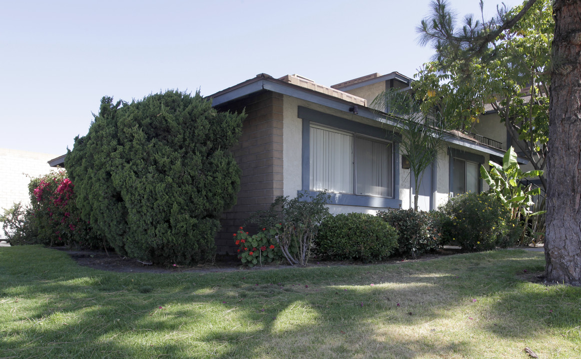 Casa La Palma Apartments in Anaheim, CA - Foto de edificio