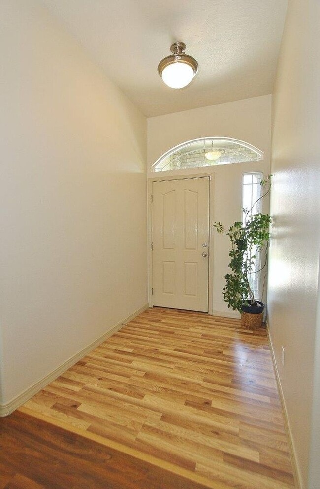2074 S Tollgate Way in Boise, ID - Building Photo - Building Photo
