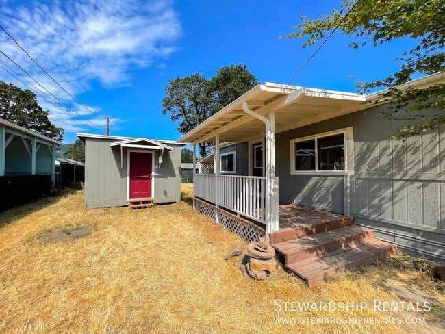 76330 Rock Rd in Oakridge, OR - Building Photo - Building Photo